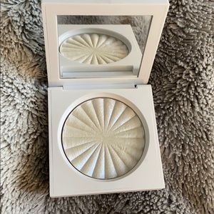 Ofra x NikkieTutorials “Space Baby” Highlighter